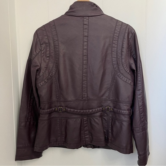 𝅺woman’s Purple Leather Like Jacket Size Large - Picture 5 of 5
